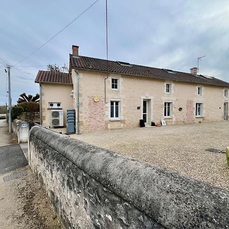 Chez Marcel - Maison 3 Chambres Lussac-les-Châteaux Dış mekan fotoğraf