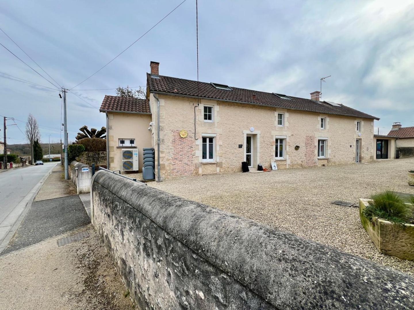 Chez Marcel - Maison 3 Chambres Lussac-les-Châteaux Dış mekan fotoğraf